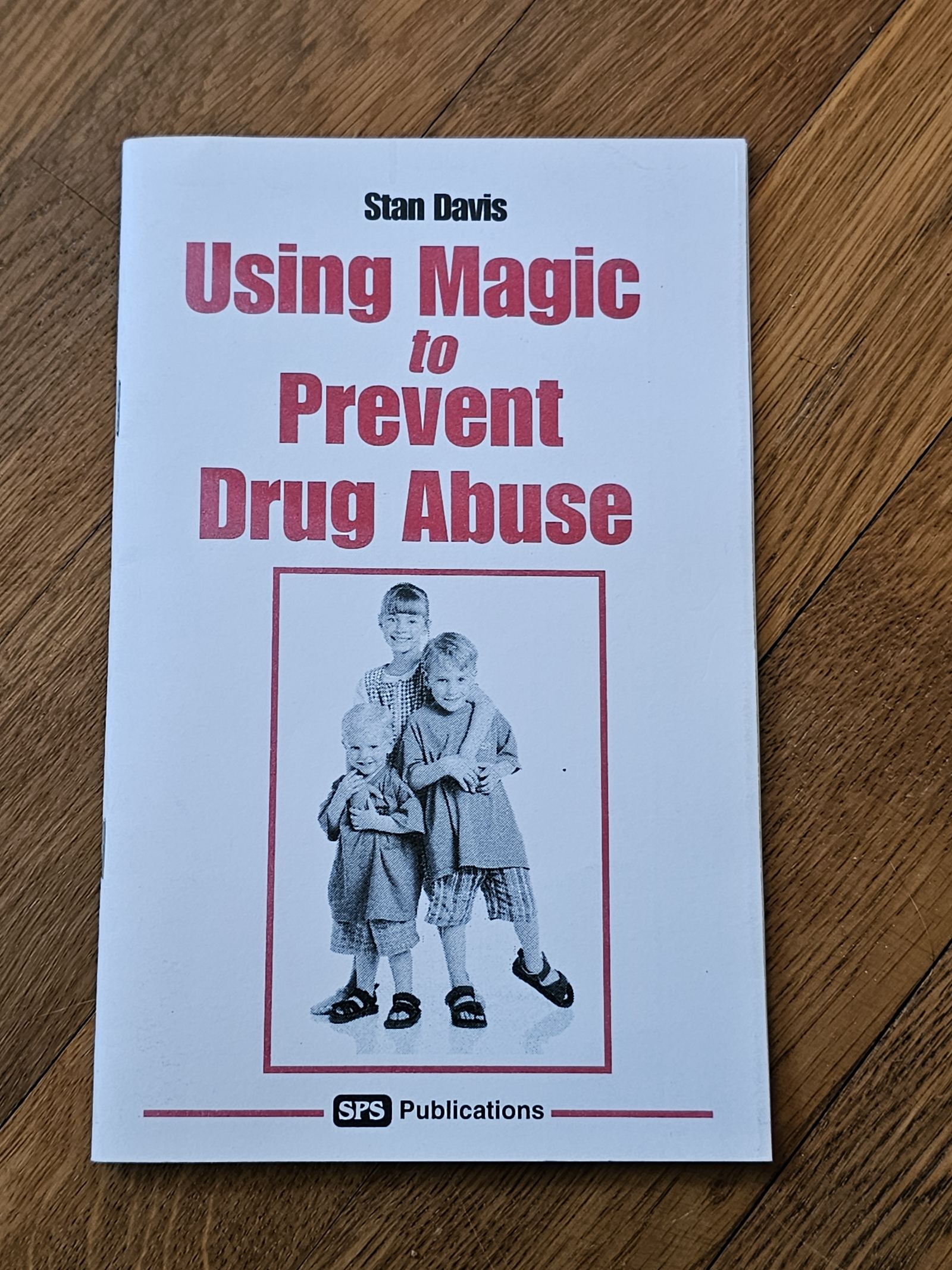 Using magic to prevent drug abuse – Trucos de magia de segunda mano